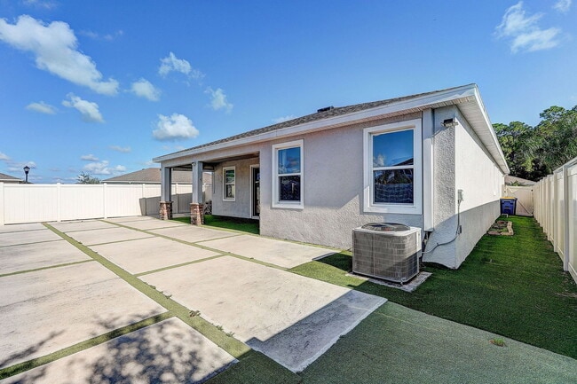 Building Photo - 32848 Sand Creek Dr