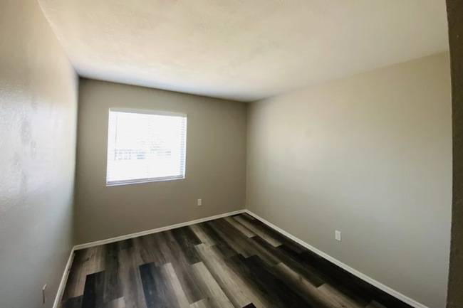Building Photo - 1808 W Curry Dr