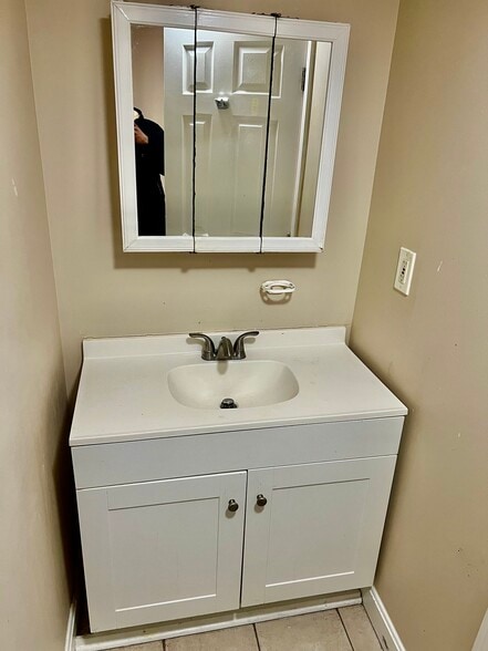 Building Photo - 105 Oak Island St