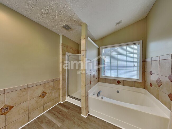 Building Photo - 875 Clairidge Ln