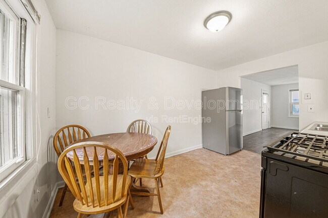Building Photo - 907- 913 3rd Street