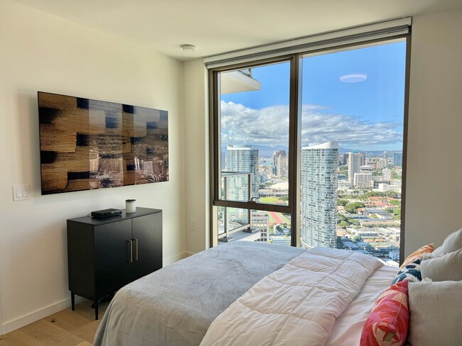 Building Photo - Furnished 2 bd / 2 bath / 1 parking (2nd s...