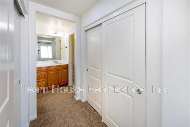 Building Photo - 28440 Mirabelle Ln