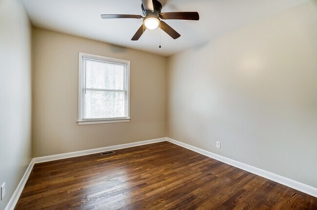 Building Photo - 717 Forest Dr
