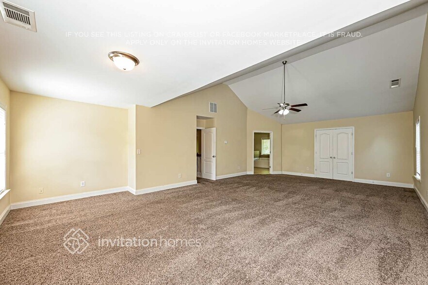 Building Photo - 2116 Leafmore Ct SE