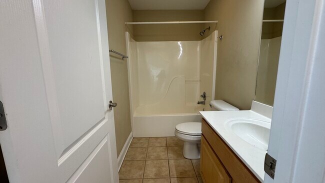 Building Photo - 5685 Hyacinth Ln