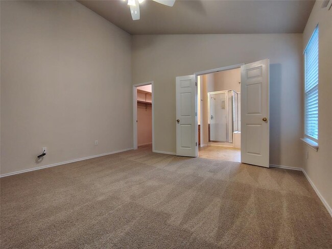 Building Photo - 3109 Lynnbrook Dr