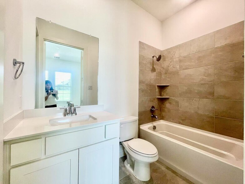 Building Photo - 15603 Valerian Trl