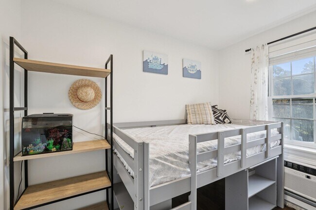 Building Photo - 14 A Lakeside Dr