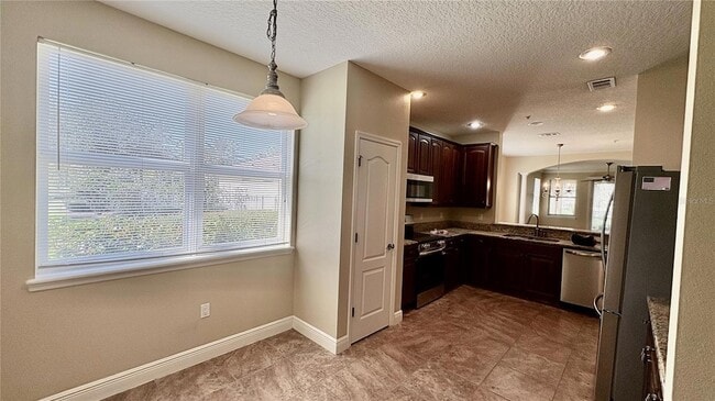 Building Photo - 115 Riverview Bend S