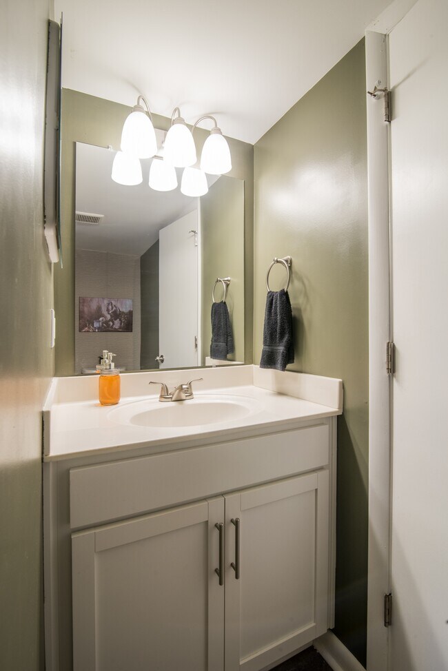 Building Photo - 4605 Coronado Dr