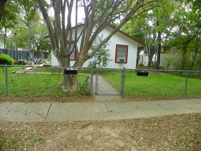 Primary Photo - 2007 E 16th St