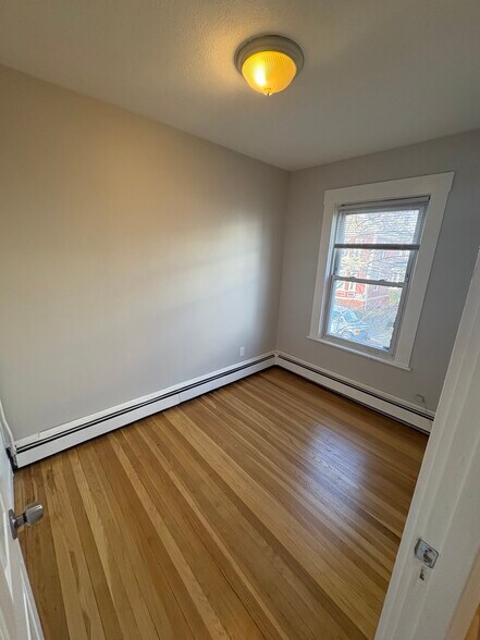 Building Photo - 32 Tufts St