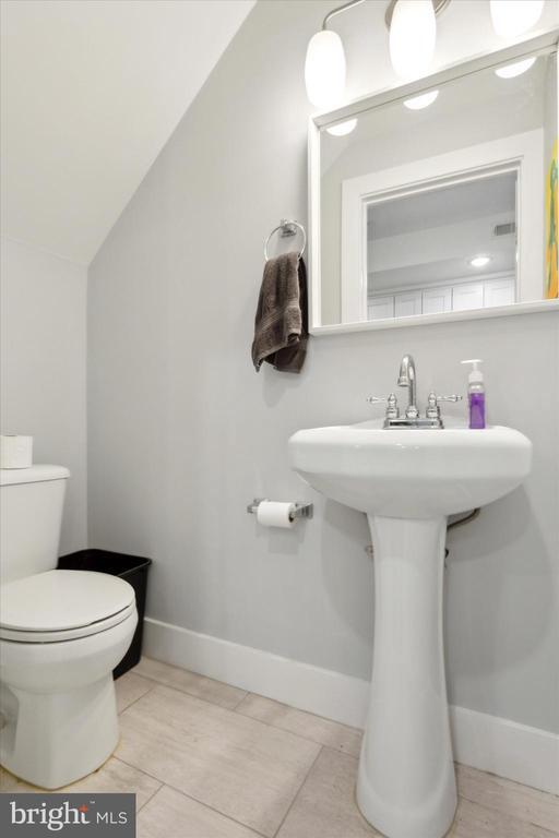 Building Photo - 818 N 16th St