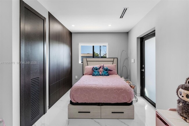 Building Photo - 2845 SW 127th Ave