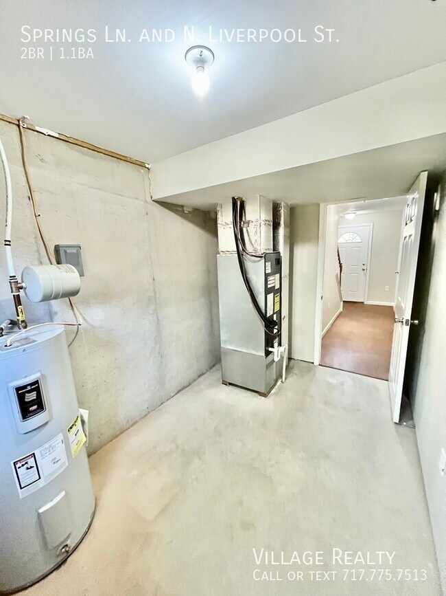 Building Photo - 155 Springs Ln