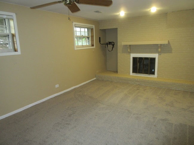 Building Photo - 7944 Sherwood Cir N