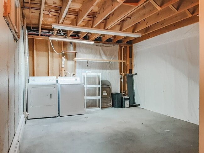 Building Photo - UTILITIES INCLUDED! Large 3 bed/ 1.5 bath ...