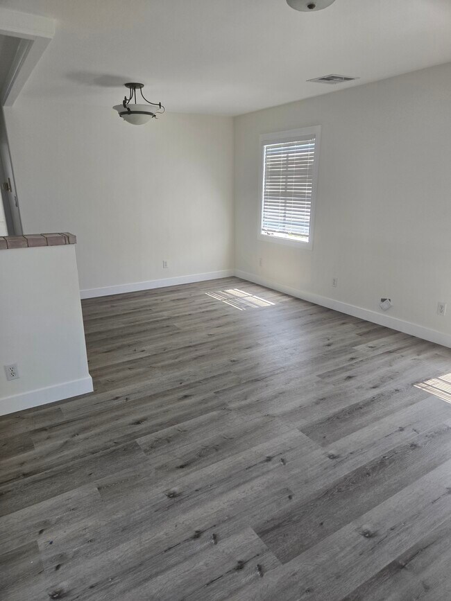 Living Room - 2632 St George St