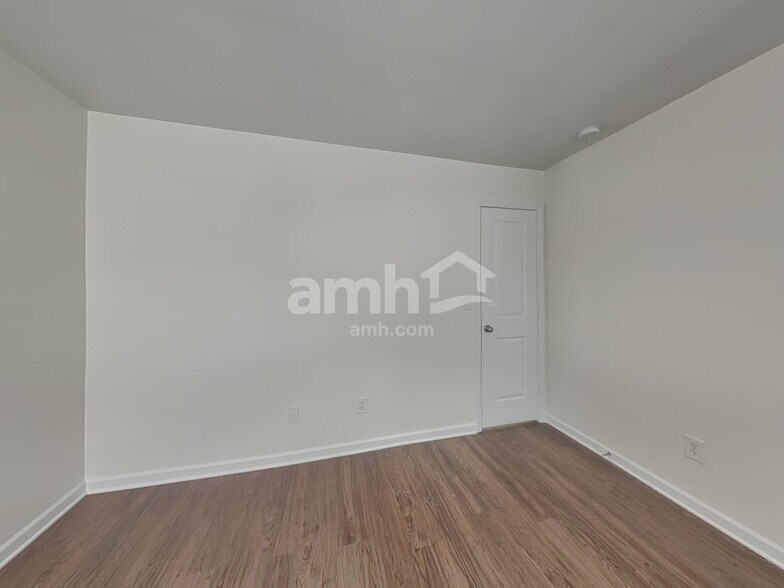 Building Photo - 6137 Kilchurn Dr