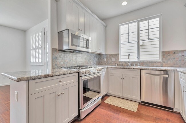 Building Photo - 5175 Trinity Park Dr