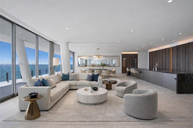 Building Photo - 5 Grove Isle Dr