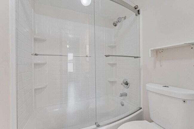 Building Photo - 21915 Lake Forest Cir