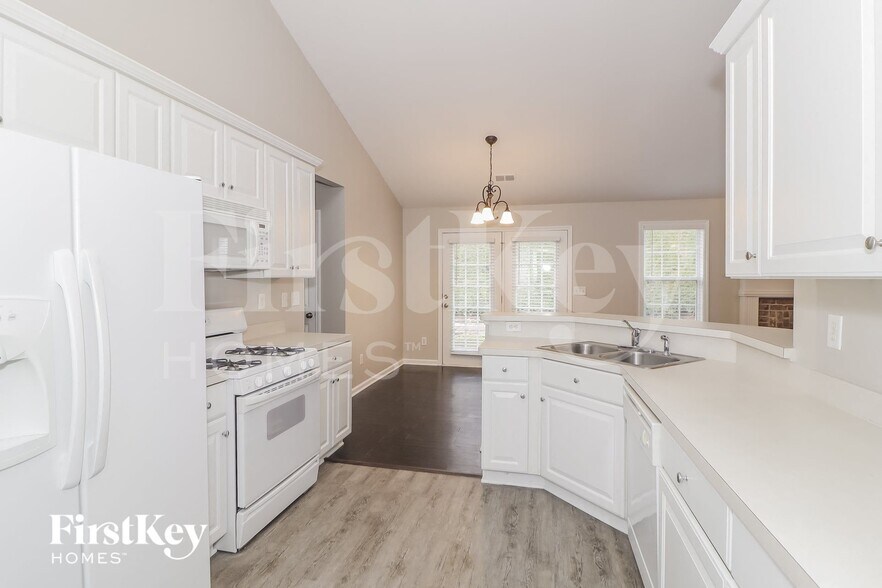 Building Photo - 7250 Lanier Cove Ct