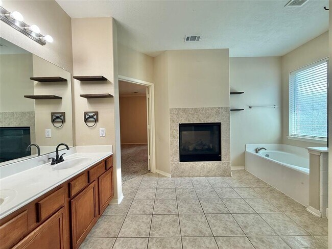 Building Photo - 25314 Oak Knot Dr