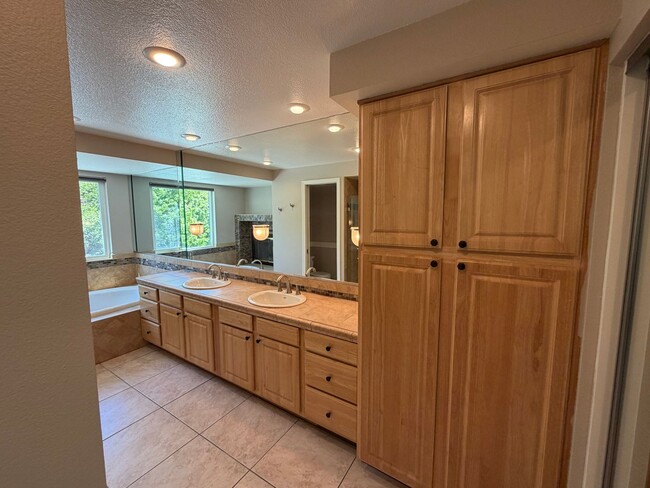 Building Photo - 3110 Sweet Clover St