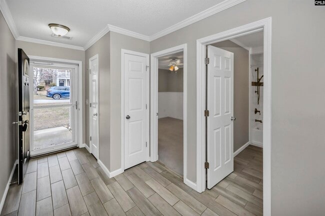 Building Photo - 331 Bracken Dr