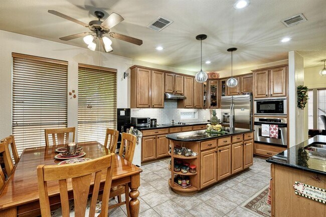 Building Photo - 1800 Bluffwood Pl