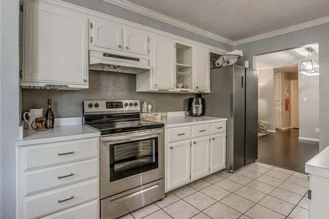 Building Photo - 3 Bed 1.5 Bath 2 Car Garage -Casady Hills ...
