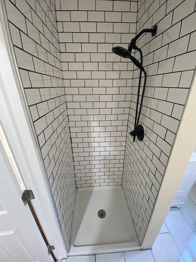 Building Photo - Stylish 3-Bedroom 2.5 Bath Available in Lancaster City