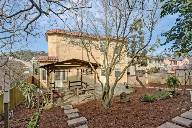 Building Photo - 175 Vasquez Ave