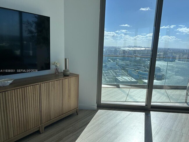 Building Photo - 18975 Collins Ave