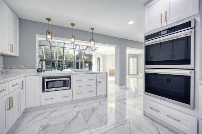 Building Photo - 1030 SW 14th Terrace