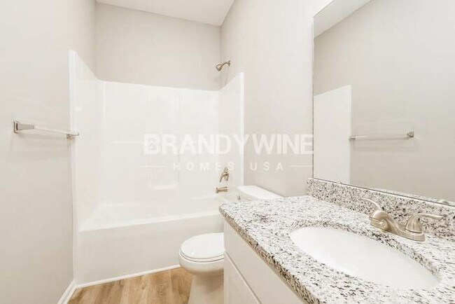 Building Photo - APPLY NOW! 5BED 3BATH