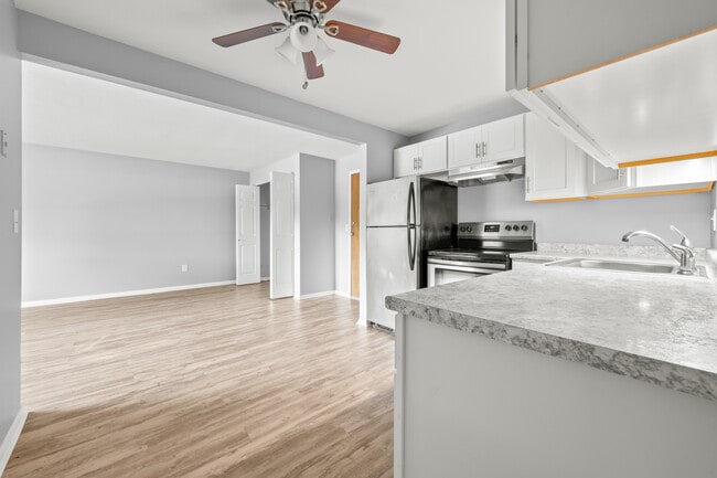 Building Photo - Pembrooke Court Apartments