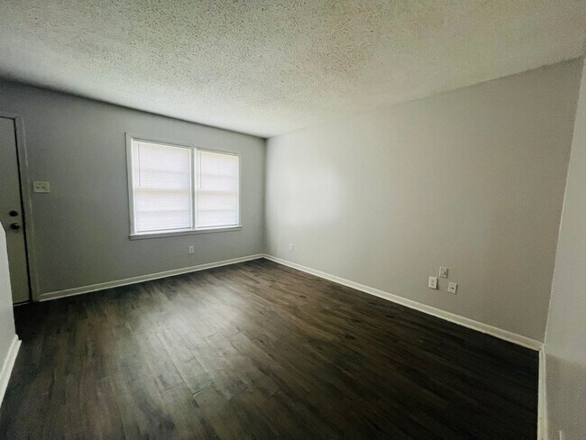 Building Photo - 131 Wall St