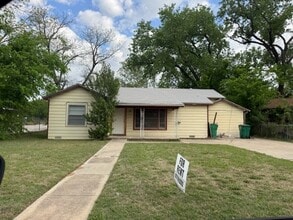 Building Photo - 1321 W Frey