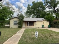 Building Photo - 1321 W Frey