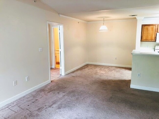 Building Photo - Move-In Ready Condo in Gated Equestrian Pa...