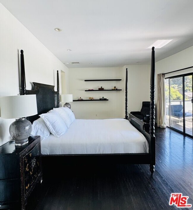 Building Photo - 1555 Rising Glen Rd