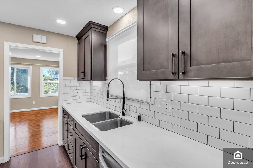 Building Photo - 711 Smith Ave