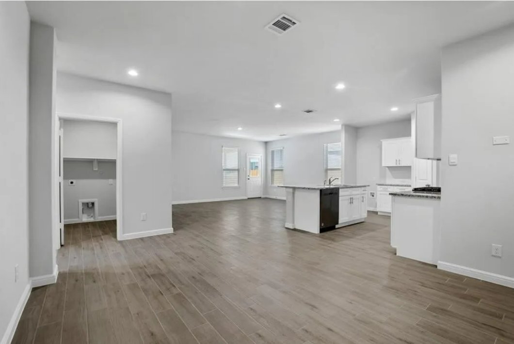 Building Photo - 529 Passenger Trl