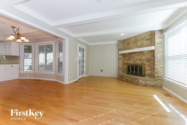 Building Photo - 1613 E Frontier Ln