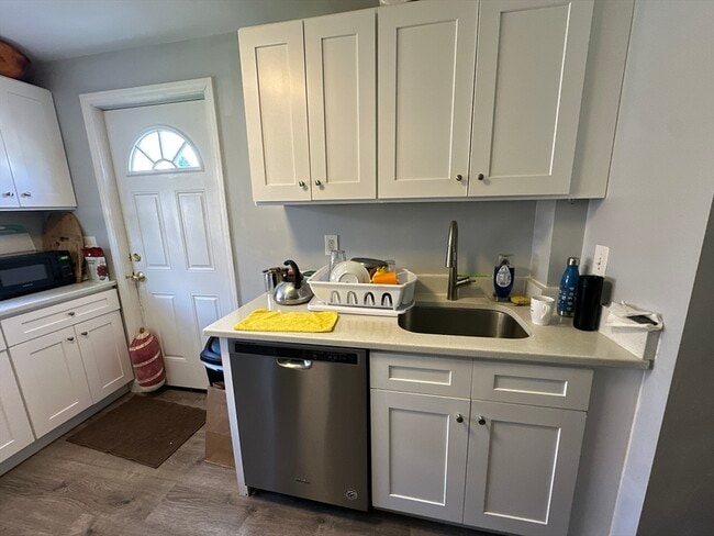 Building Photo - 154 Vine St