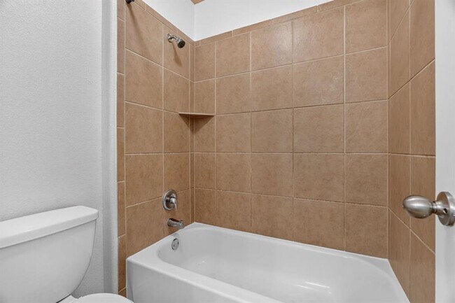 Building Photo - 2627 Garlic Creek Dr