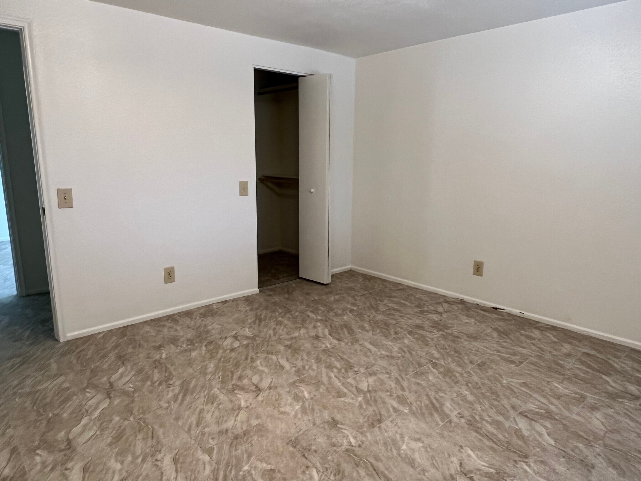 Building Photo - 1723 W Rosal Dr